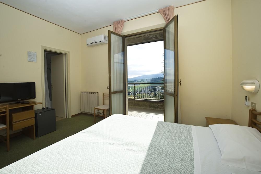 Hotel Villa Ricci & Benessere Chianciano Terme Buitenkant foto